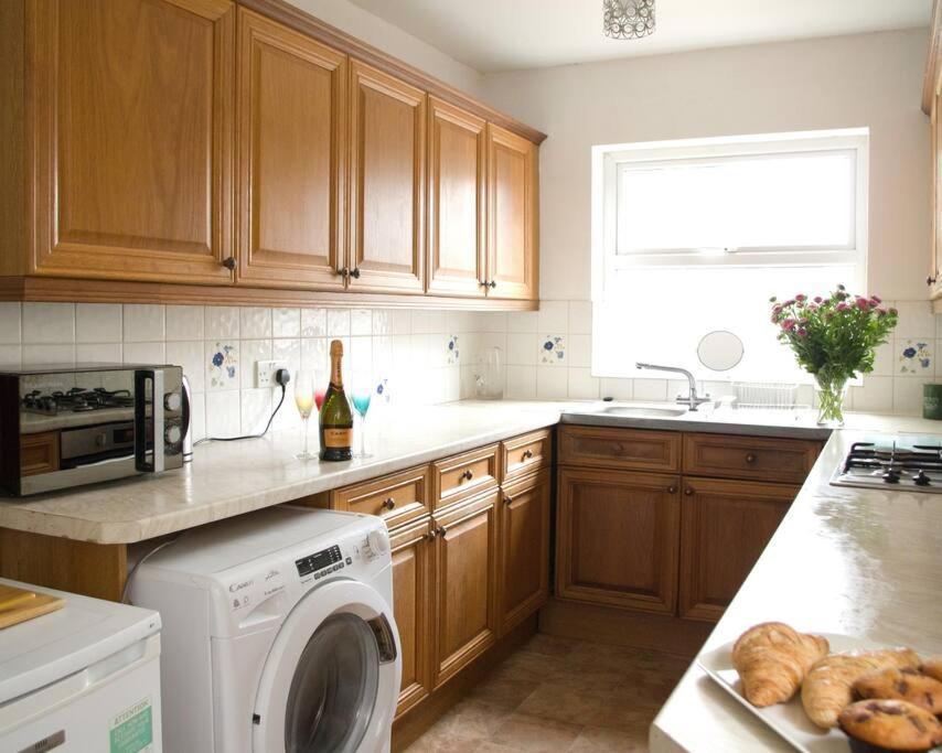 City Centre 4 Bedroom House Winchester Exterior foto