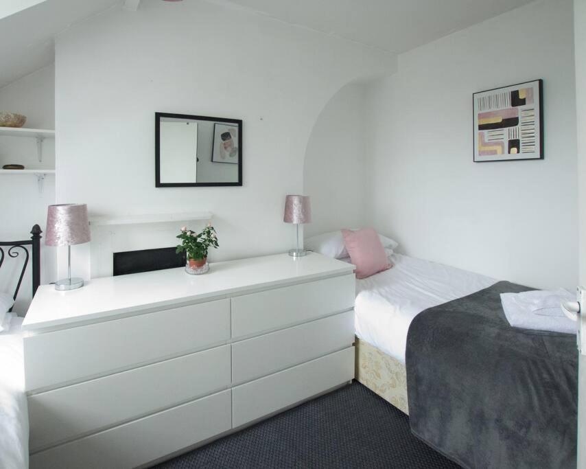 City Centre 4 Bedroom House Winchester Exterior foto